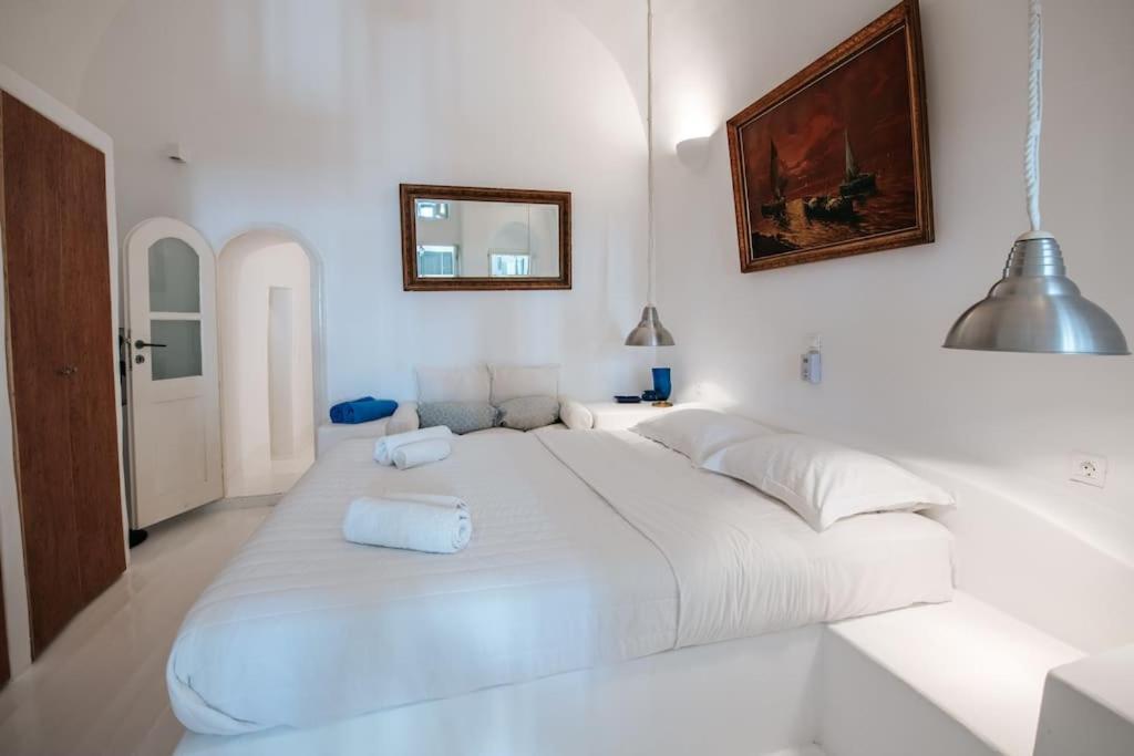 Astrea Suites "Ostria Cave Villa-Outdoor Jacuzzi" Οία Εξωτερικό φωτογραφία