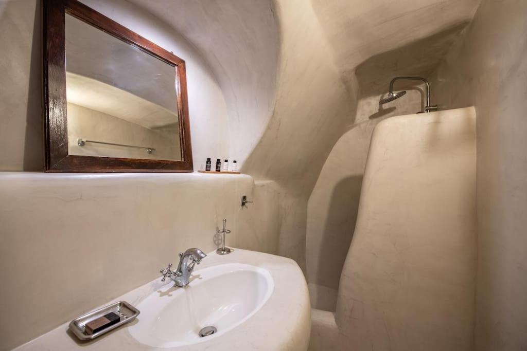 Astrea Suites "Ostria Cave Villa-Outdoor Jacuzzi" Οία Εξωτερικό φωτογραφία