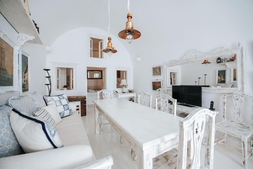 Astrea Suites "Ostria Cave Villa-Outdoor Jacuzzi" Οία Εξωτερικό φωτογραφία